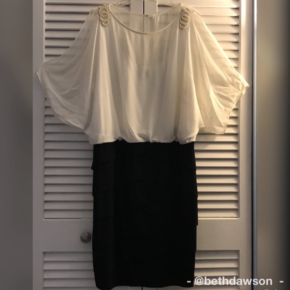 Dresses & Skirts - Ladies Semi-formal Dress w/Pearl Accents Sz 20W